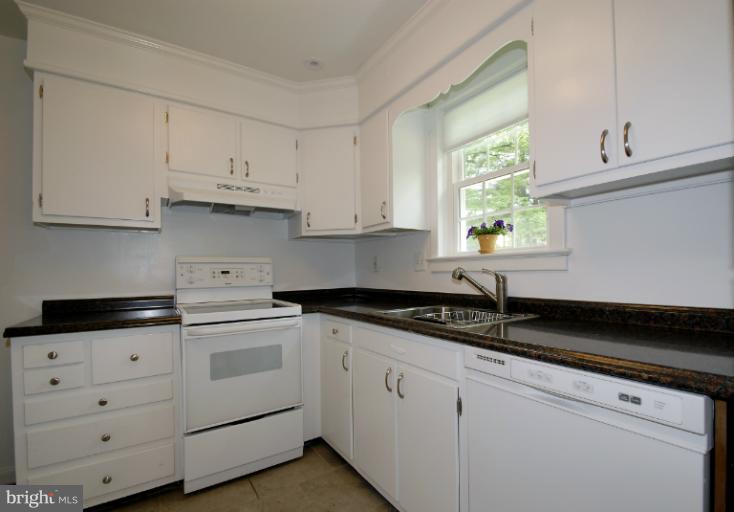 830 Randolph Road Silver Spring, MD 20904 - Photo 8 of 24 Kitchen