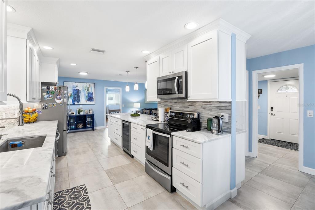 1070 McCarty Street Dunedin, FL 34698 - Photo 17 of 59