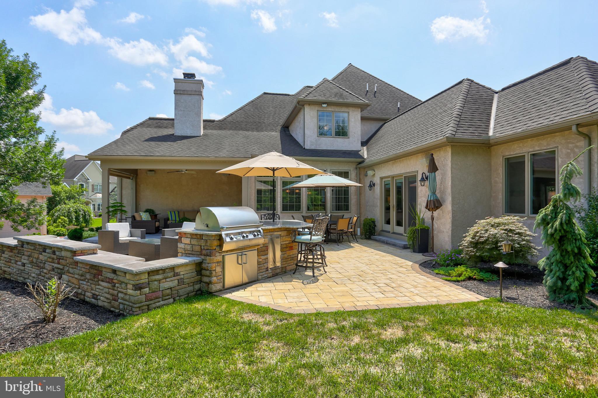 507 Dorset Street Lititz, PA 17543 - Photo 4 of 53 Back patio with granite grilling station
