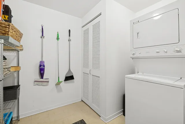 $250,000 | 2335 West Belle Plaine Avenue, Unit 205, Chicago, IL 60618