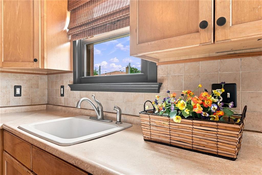 2014 Hulton Road Verona, PA 15147 - Photo 8 of 34 Gallery Image 8