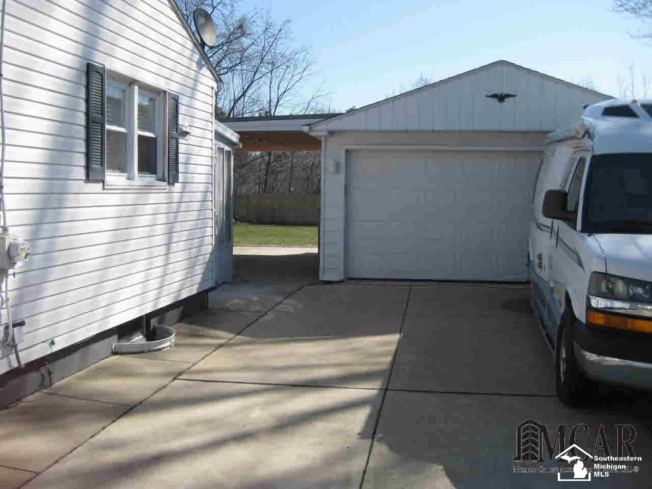 15432 Dayton Road Monroe, MI 48161 - Photo 8 of 12 21417676-7.JPG