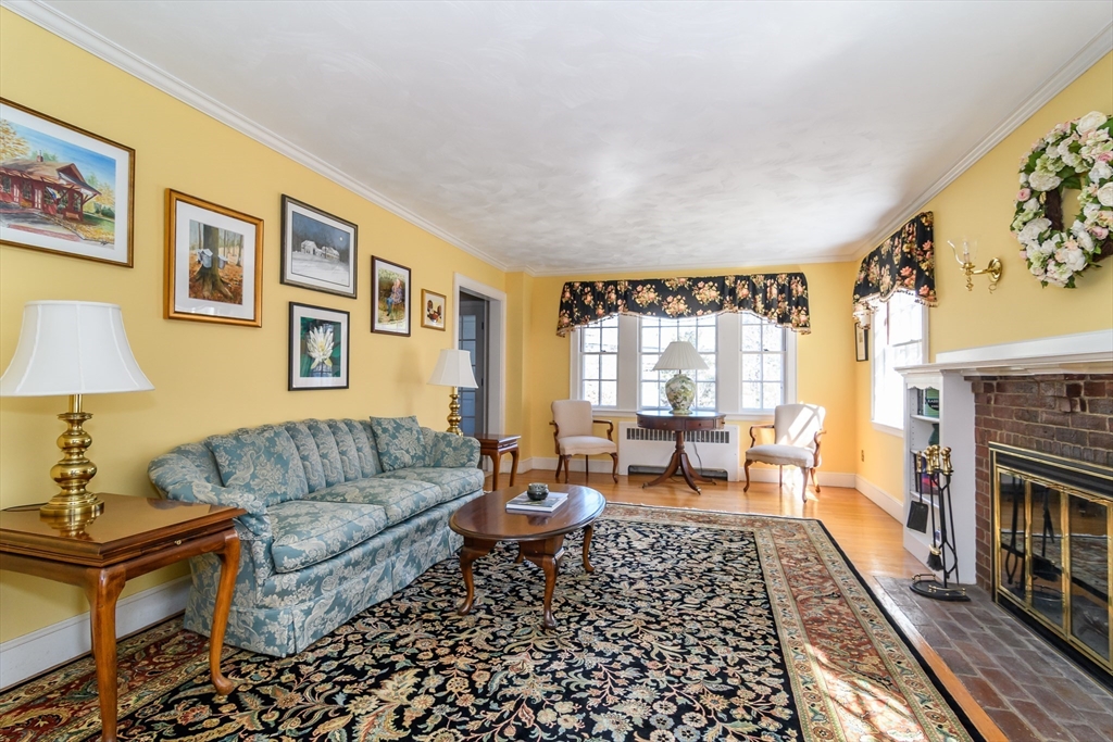 786 Boston Post Road Weston, MA 02493 - Photo 5 of 32
