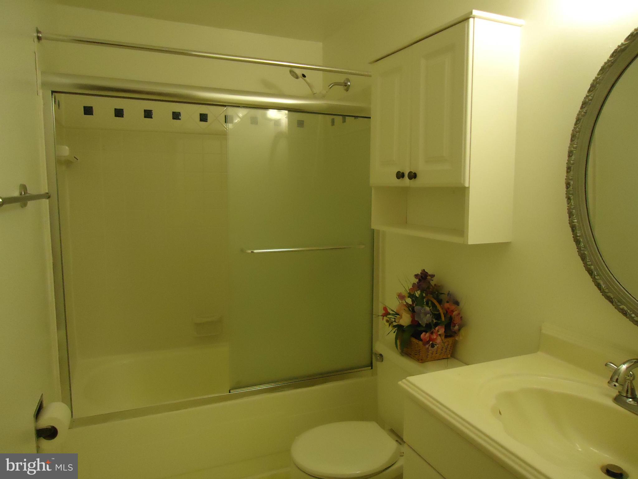 9144 Burke Road Burke, VA 22015 - Photo 13 of 18 Bath