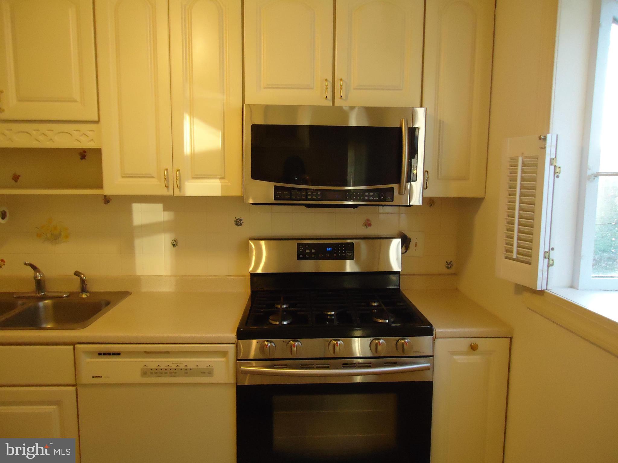 9144 Burke Road Burke, VA 22015 - Photo 8 of 18 Kitchen