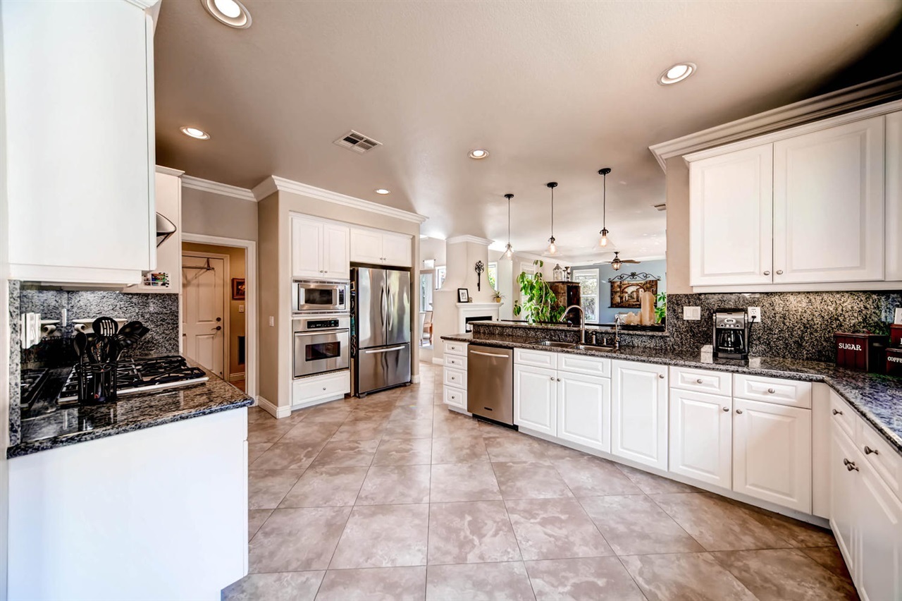 860 First Light Road San Marcos, CA 92078 - Photo 11 of 25