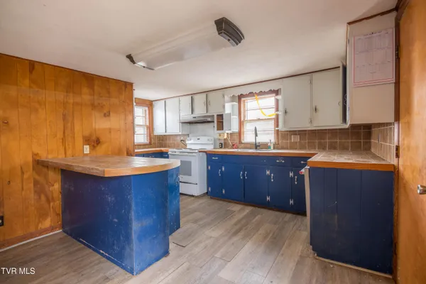 $299,900 | 7958 Blue Springs Parkway, Mosheim, TN 37818