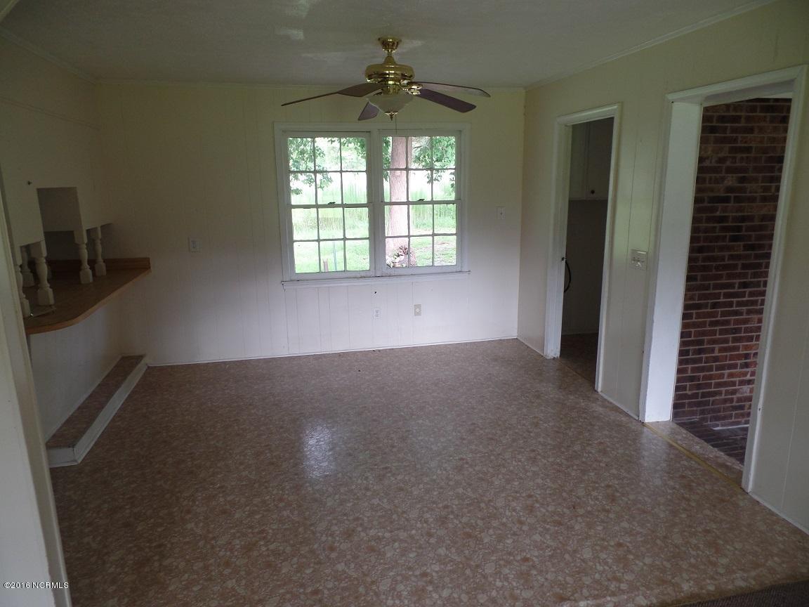 1312 Mears Road Clarkton, NC 28433 - Photo 3 of 16 Dining - 1312 Mears Ln.