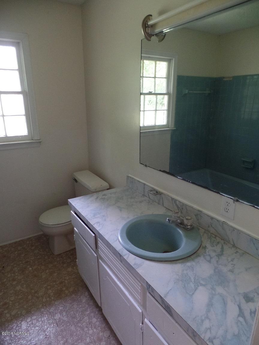 1312 Mears Road Clarkton, NC 28433 - Photo 8 of 16 Bath 1 - 1312 Mears Ln.
