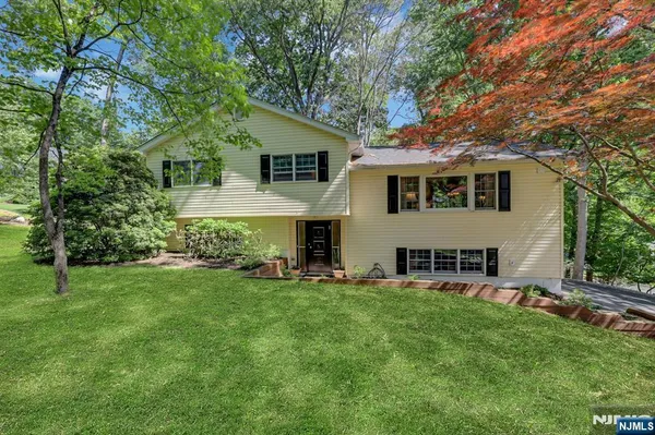 $878,777 | 598 Whitenack Road, River Vale, NJ 07675