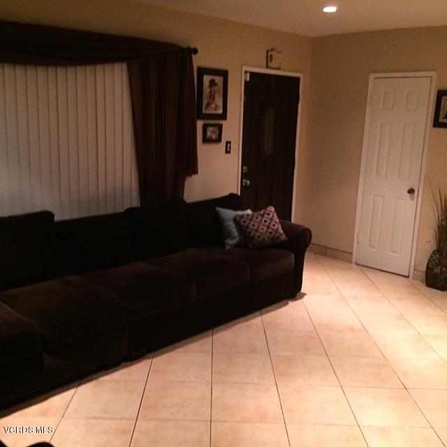 328 Brucker Road West Oxnard, CA 93033 - Photo 2 of 21 living room