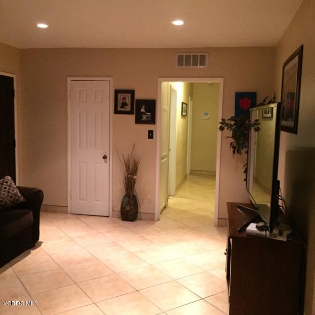 328 Brucker Road West Oxnard, CA 93033 - Photo 3 of 21 living room