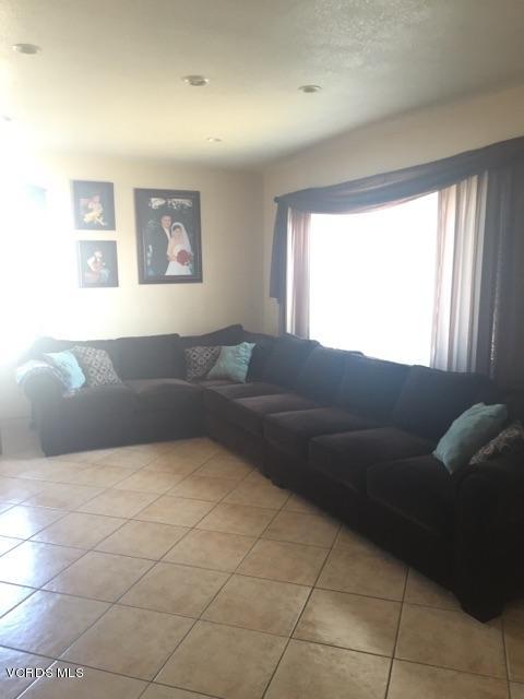 328 Brucker Road West Oxnard, CA 93033 - Photo 6 of 21 living room