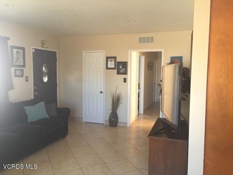 328 Brucker Road West Oxnard, CA 93033 - Photo 7 of 21 living room