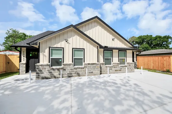 $1,850 | 7066 Villa Drive, Unit A, Houston, TX 77061