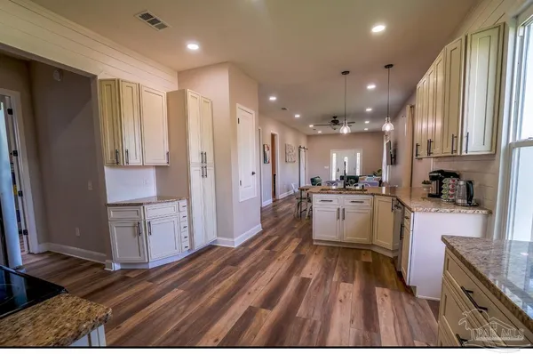 $2,700 | 23 East Brainerd Street, Pensacola, FL 32501