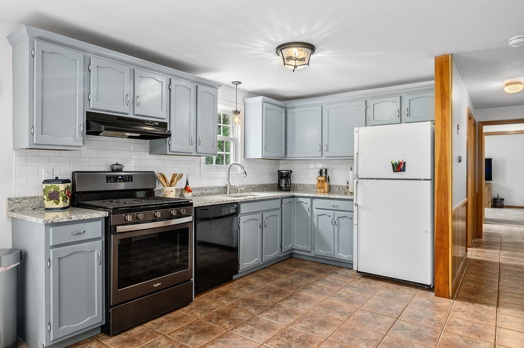 42 Triangle Circle Sandwich, MA 02563 - Photo 11 of 25 Gallery Image 11