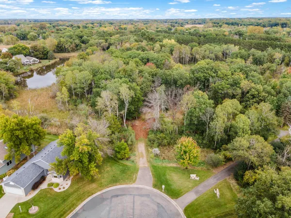 $325,000 | 561 X Heather Ridge Court, St. Paul, MN 55126