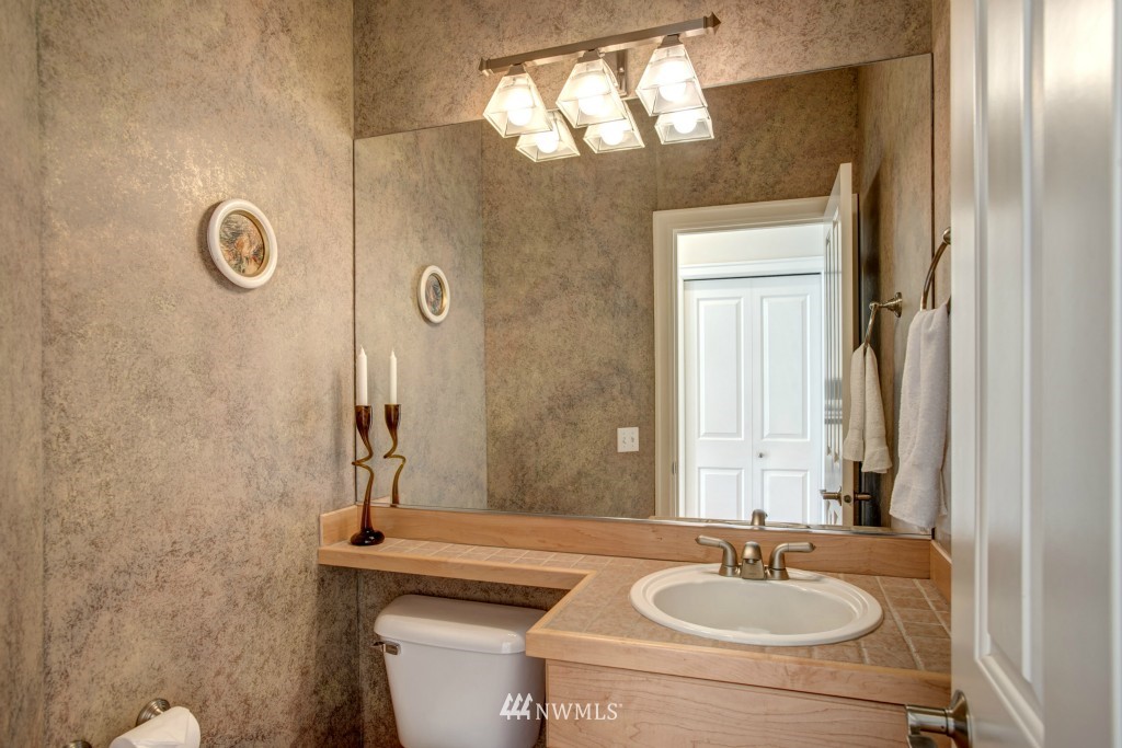 3408 Monterey Lane Northeast Renton, WA 98056 - Photo 11 of 23 Gallery Image 11