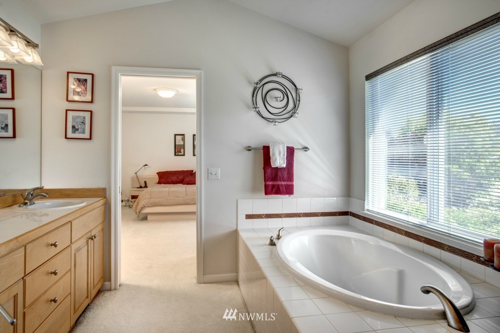 3408 Monterey Lane Northeast Renton, WA 98056 - Photo 14 of 23 Gallery Image 14