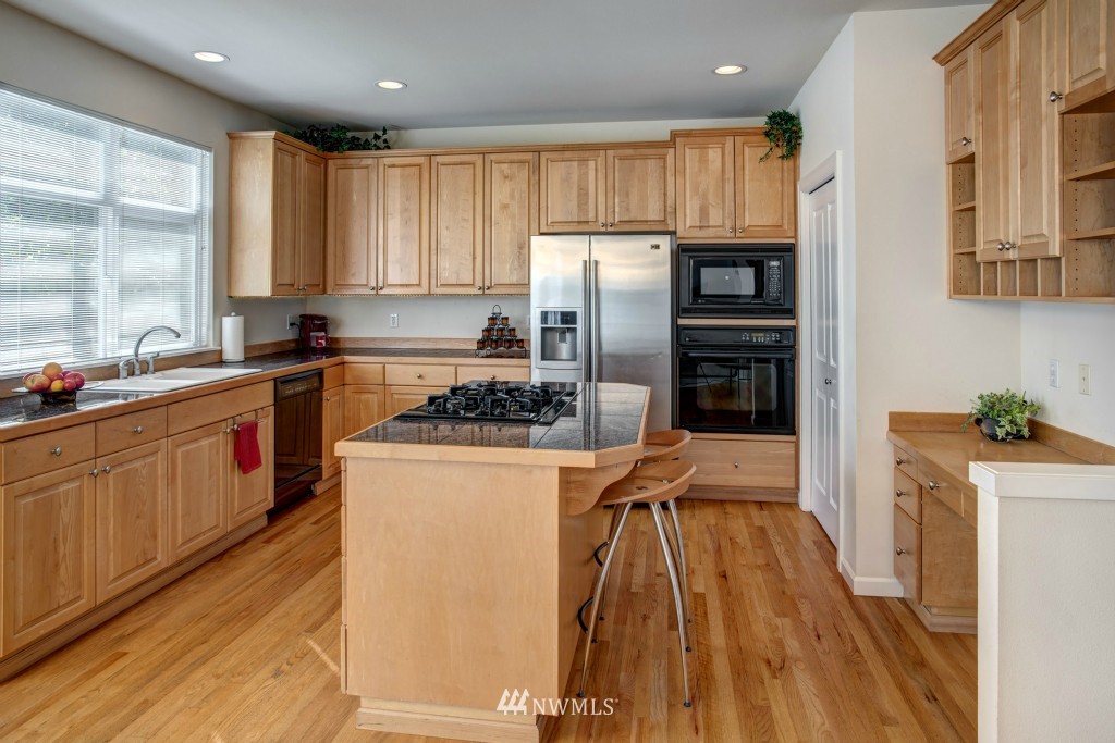3408 Monterey Lane Northeast Renton, WA 98056 - Photo 6 of 23 Gallery Image 6