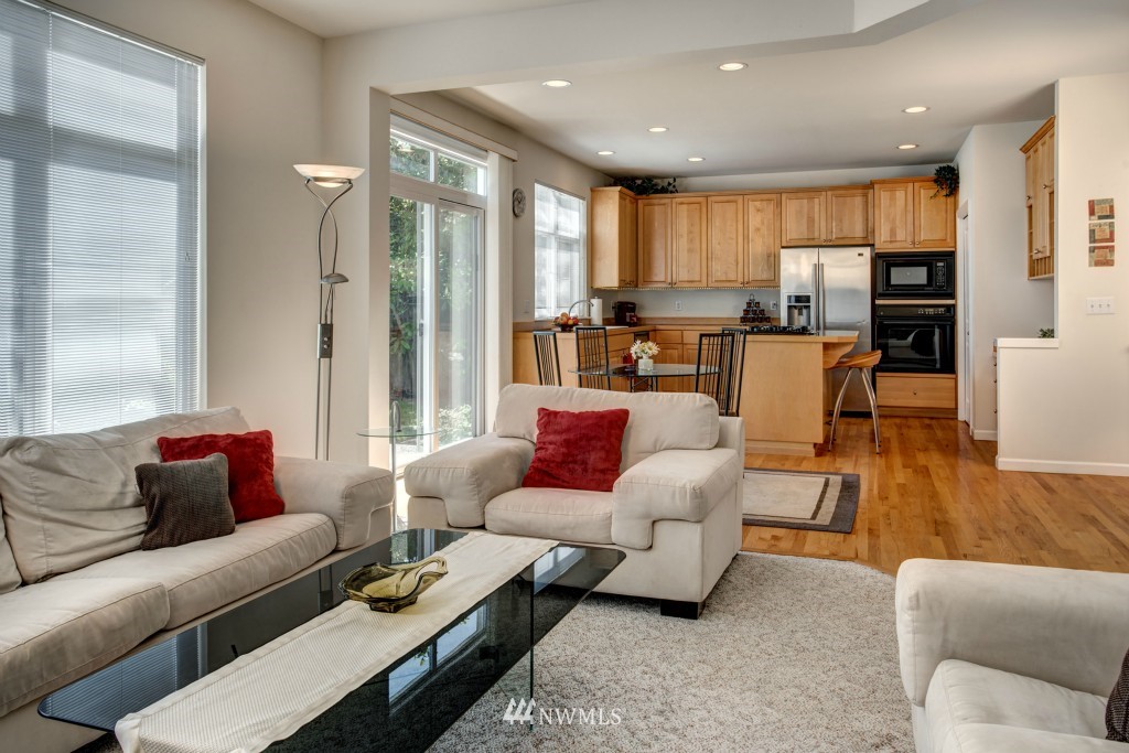 3408 Monterey Lane Northeast Renton, WA 98056 - Photo 9 of 23 Gallery Image 9