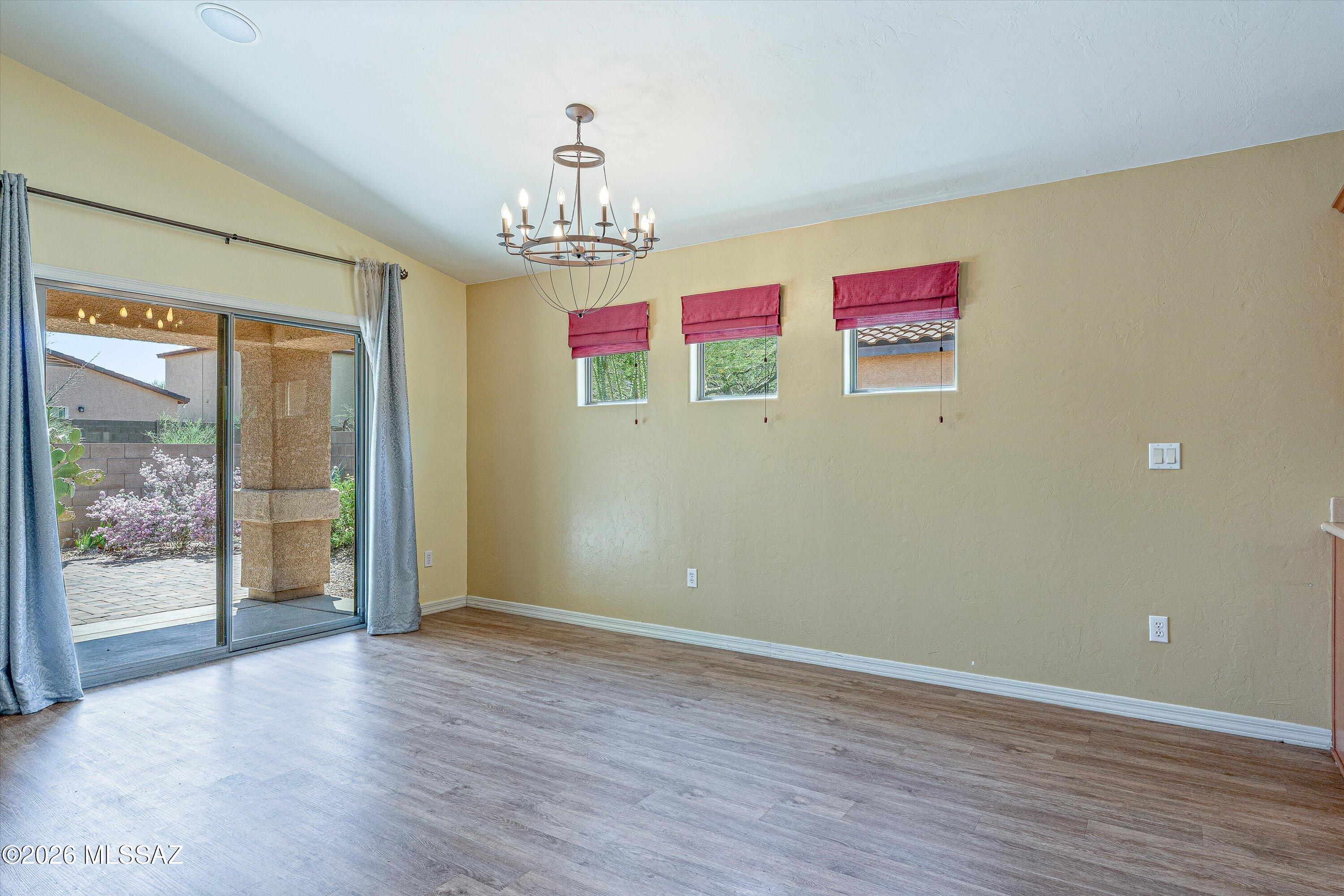 513 South Stone Bench Road Vail, AZ 85641 - Photo 10 of 39 Open dining area flowing seamlessly into the kitchen.
