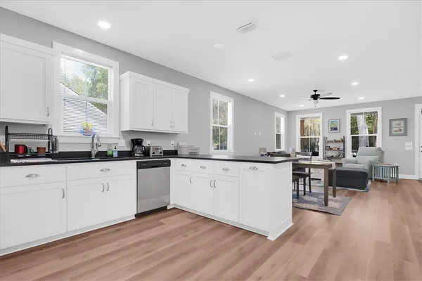 $1,500 | 1115 East Broad Street, Darien, GA 31305