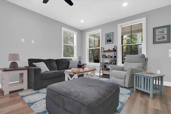 $1,500 | 1115 East Broad Street, Darien, GA 31305