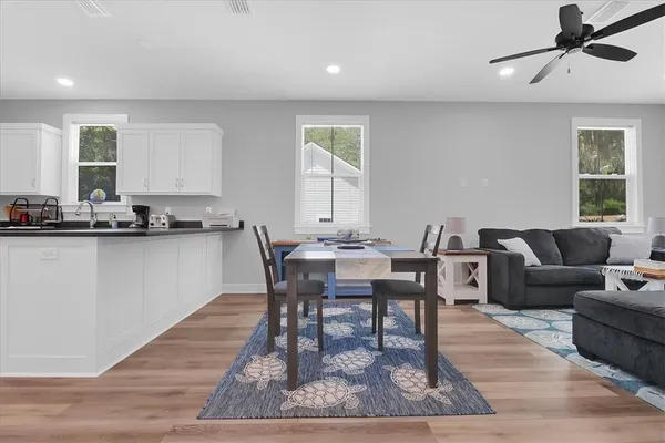 $1,500 | 1115 East Broad Street, Darien, GA 31305