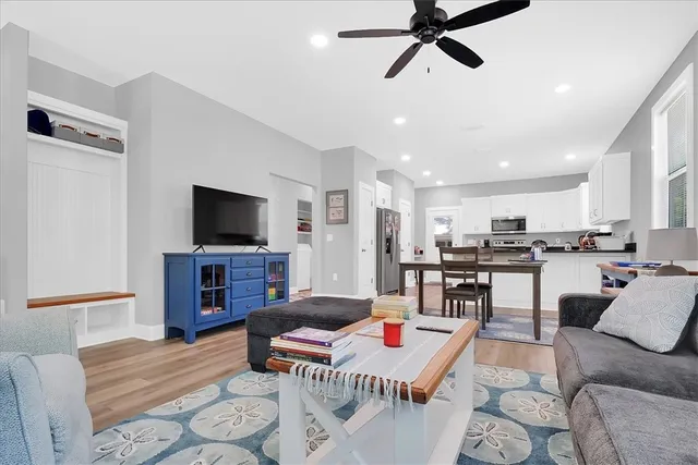 $1,500 | 1115 East Broad Street, Darien, GA 31305