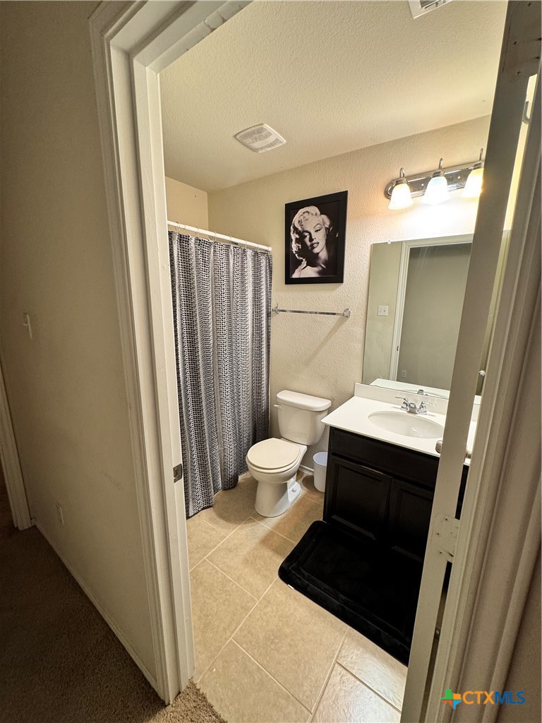 3101 Shawlands Road Killeen, TX 76542 - Photo 26 of 41 a bathroom with a sink and a mirror
