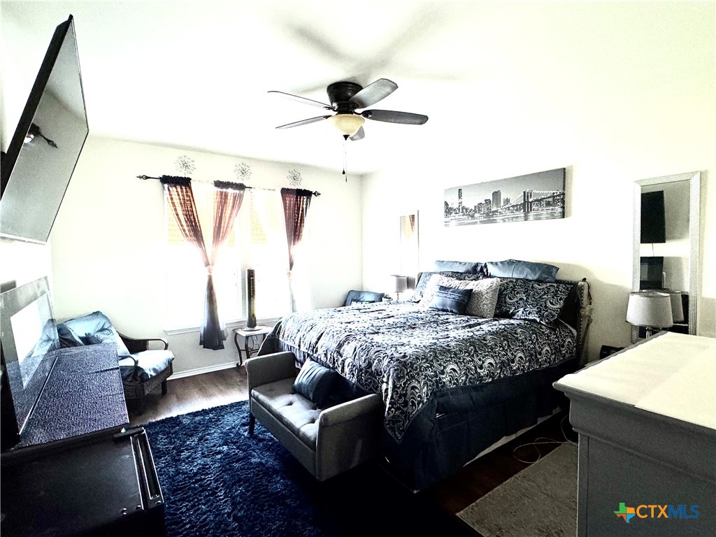 3101 Shawlands Road Killeen, TX 76542 - Photo 10 of 41 a bed room with bed and a window