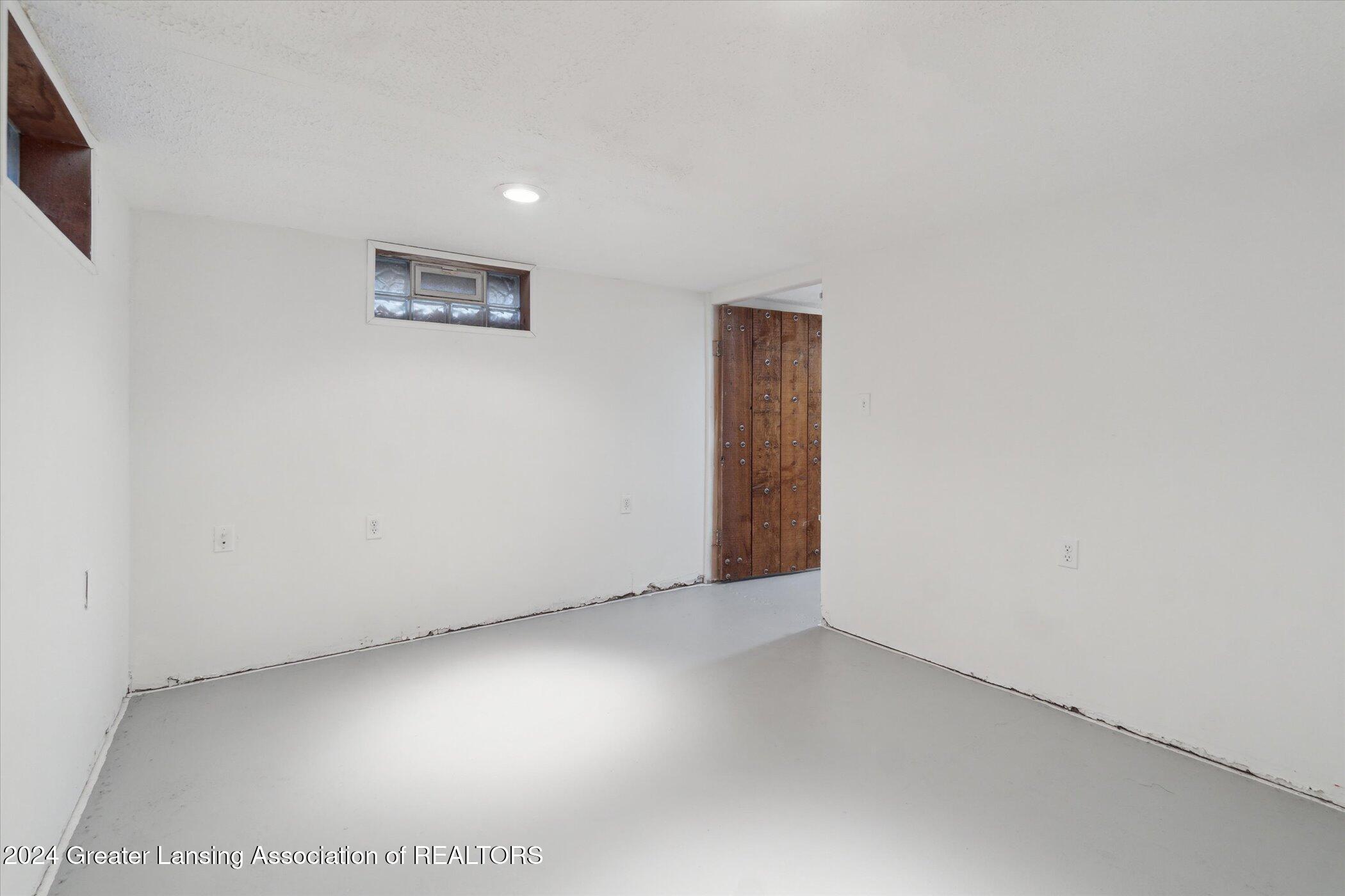 601 Ridgewood Avenue Lansing, MI 48910 - Photo 25 of 35 42-601-Ridgewood-Ave-Lansing-MI-48910-Wi
