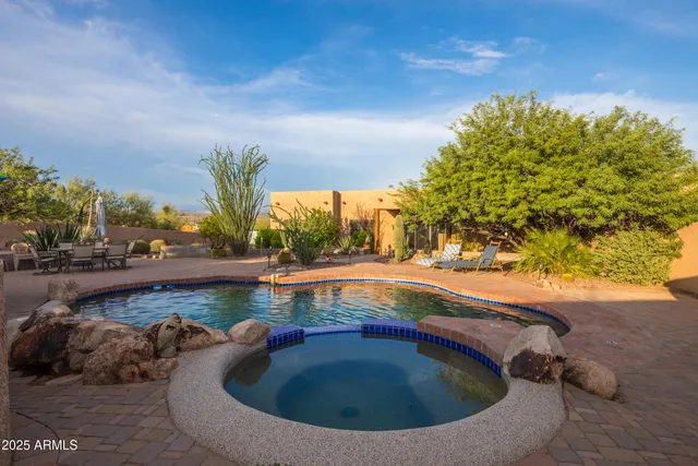 a view of a yard of the yard