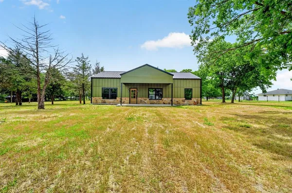 $300,000 | 887 Private Road 2283, Quinlan, TX 75474