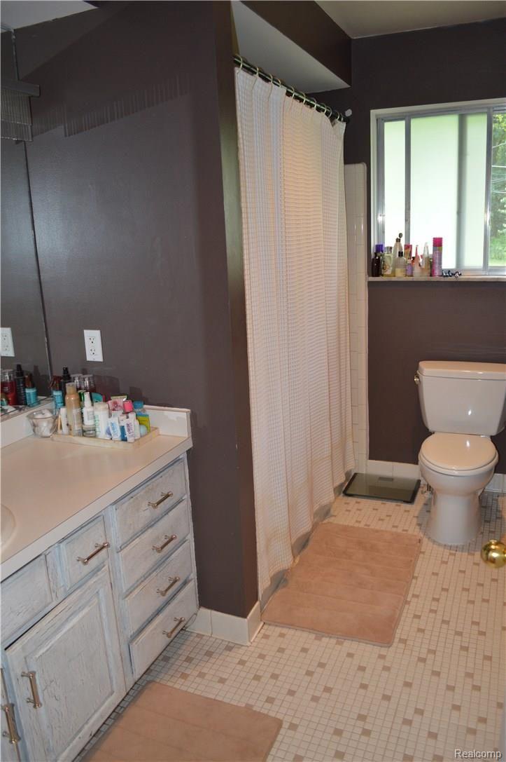 5550 Commerce Road West Bloomfield, MI 48324 - Photo 15 of 26 DSC_0263.jpg