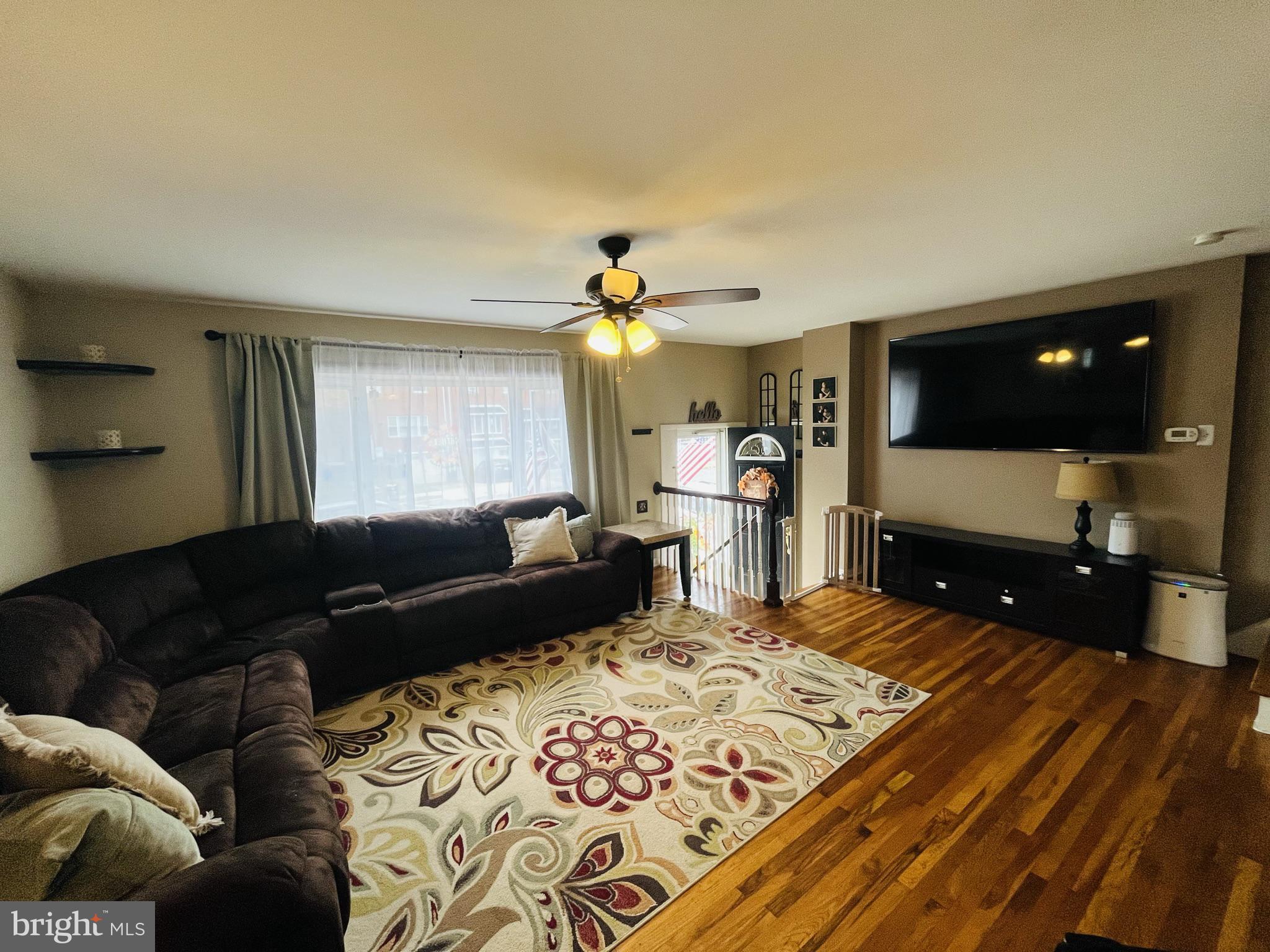 12426 Barbary Road Philadelphia, PA 19154 - Photo 3 of 20