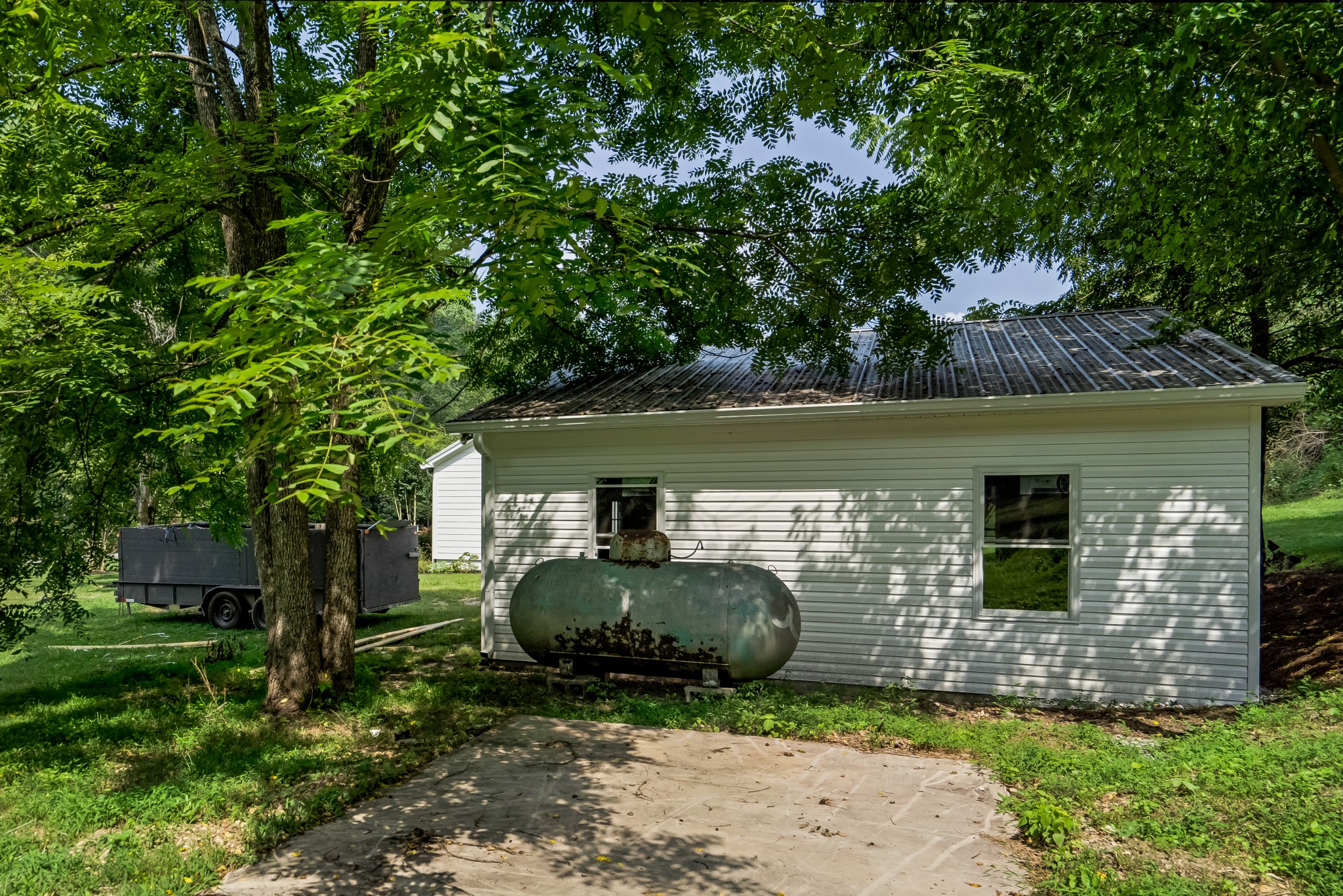 4048 Skelley Road Santa Fe, TN 38482 - Photo 37 of 43 a front view of a house with garden