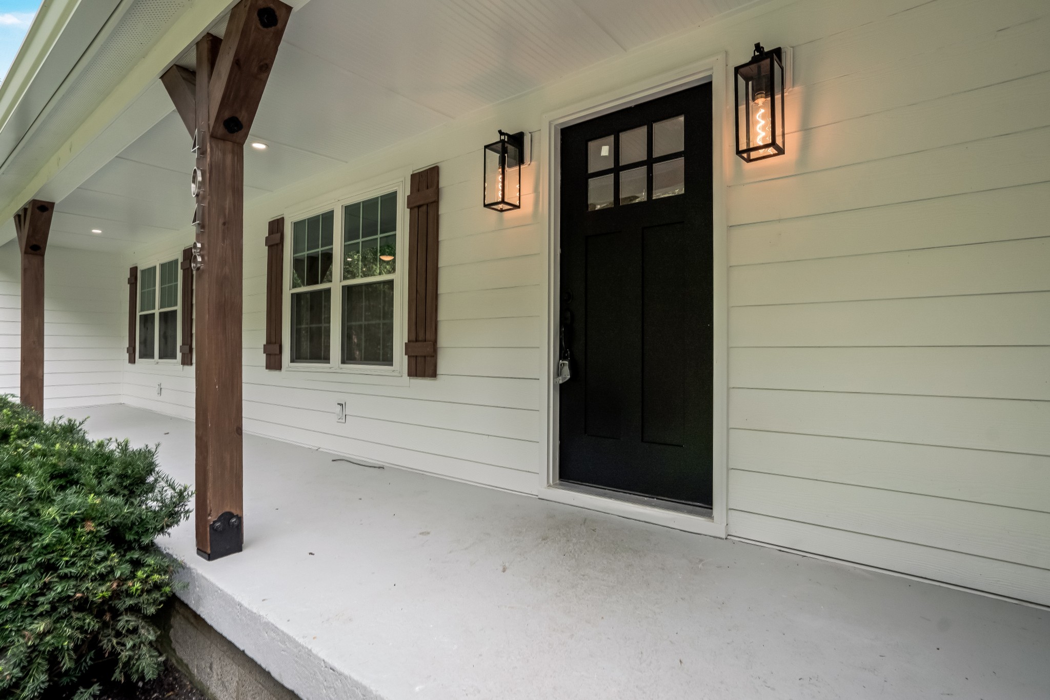 4048 Skelley Road Santa Fe, TN 38482 - Photo 5 of 43 a view of an entryway
