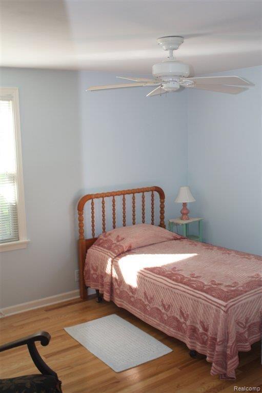 124 North Ridge Street Port Sanilac, MI 48469 - Photo 21 of 23 124 N Ridge nw mainfloorbedroom.