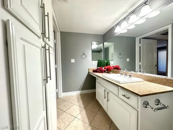 $1,295 | 8101 West Flamingo Road, Unit 1100, Las Vegas, NV 89147