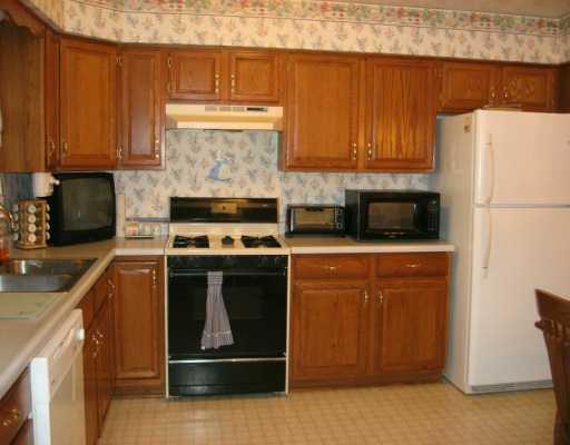 320 Rizzi Drive Irwin, PA 15642 - Photo 5 of 7 Kitchen.