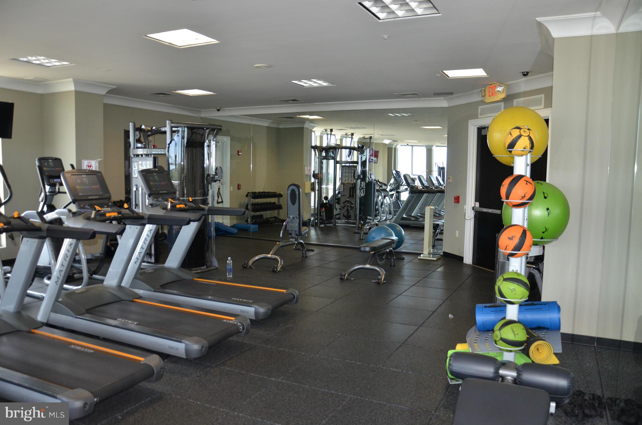 851 North Glebe Road, Unit 1116 Arlington, VA 22203 - Photo 28 of 30 a gym room with gym equipment