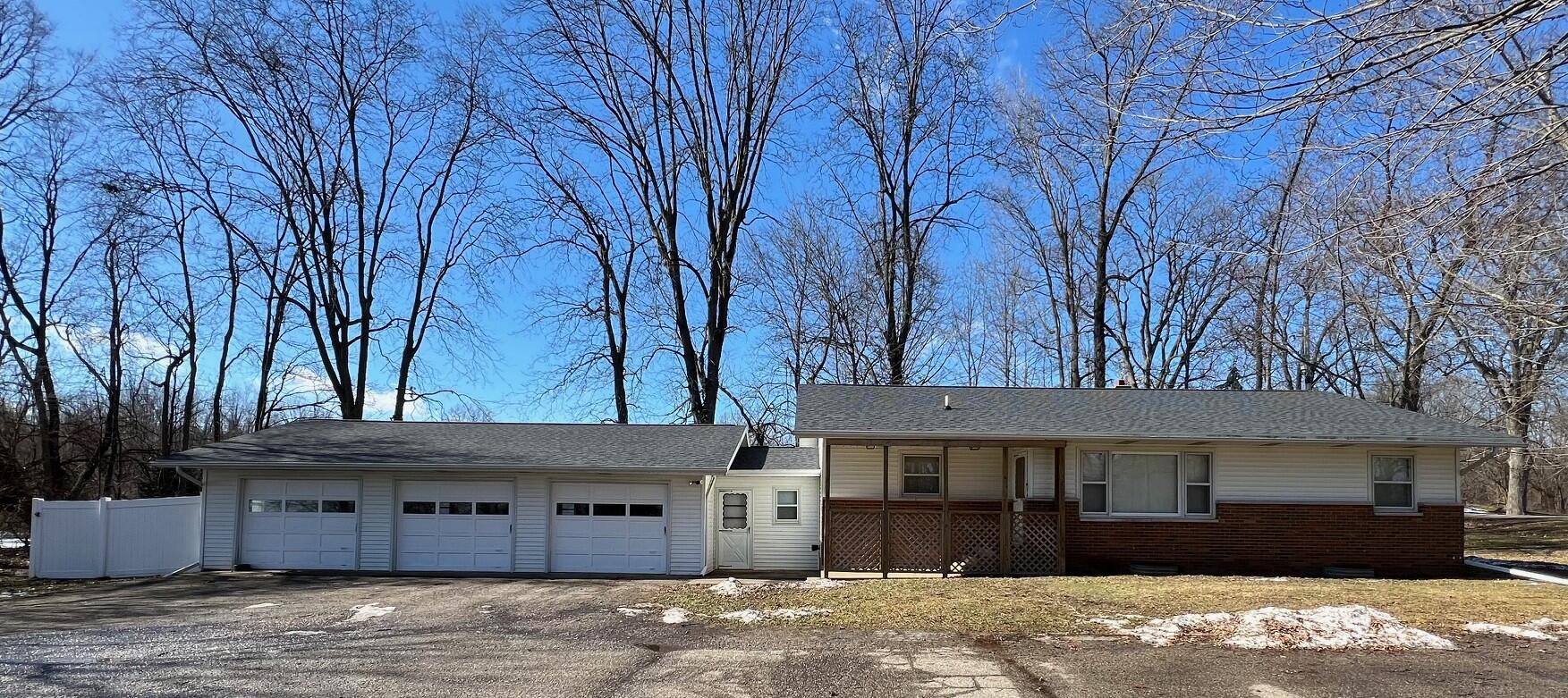 15289 Millard Road Three Rivers, MI 49093 - Photo 2 of 31 IMG_0897b