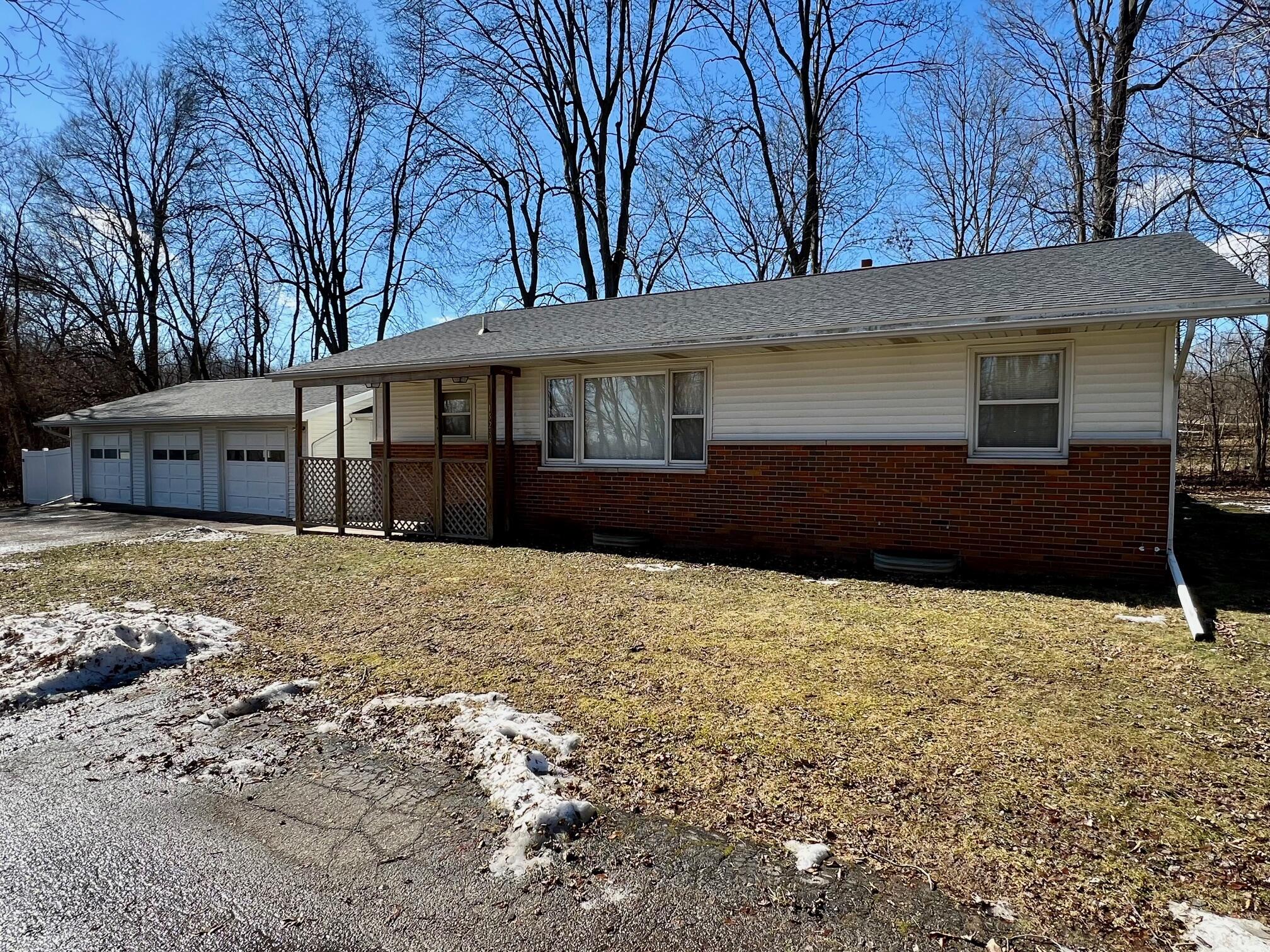 15289 Millard Road Three Rivers, MI 49093 - Photo 3 of 31 IMG_0901