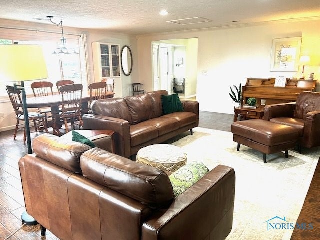 28699 Blanchard Road Defiance, OH 43512 - Photo 13 of 31 Oversized living room
