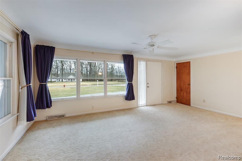 22104 Gill Road Farmington Hills, MI 48335 - Photo 12 of 39