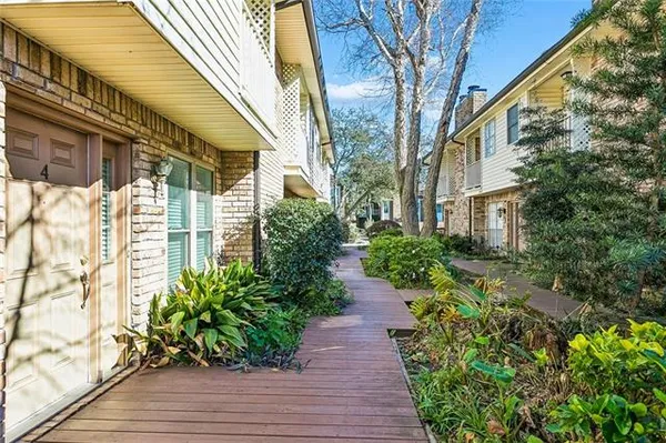 $1,400 | 1012 St Julien Drive, Unit F4, Kenner, LA 70065