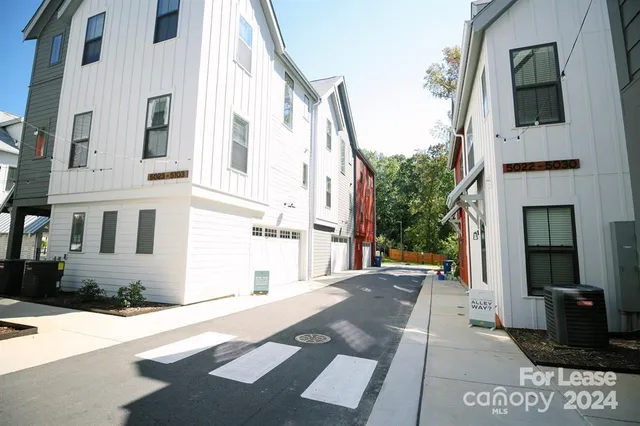 $2,336 | 4106 Anker Haus Drive, Unit B1, Charlotte, NC 28205